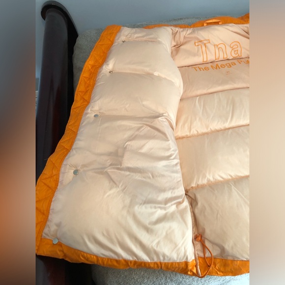 Womens aritzia mega puff jacket - Picture 8 of 14